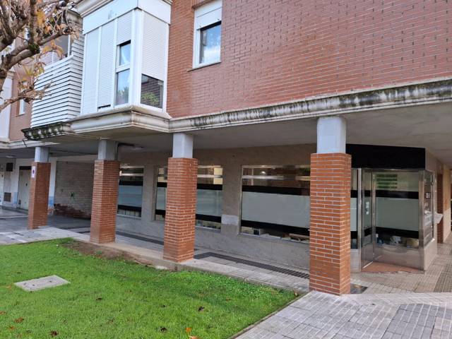 Local comercial en Venta en Renedo