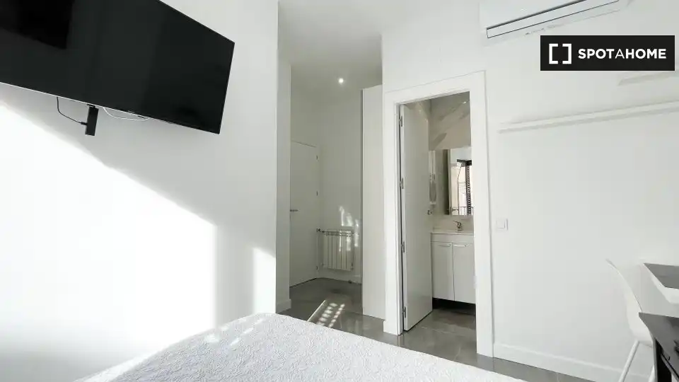 Room in Universidad - Malasaña