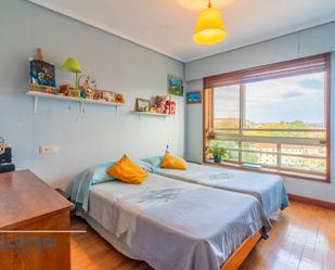 Bedroom of Flat for sale in Donostia - San Sebastián   with Heating, Parquet flooring and Storage room