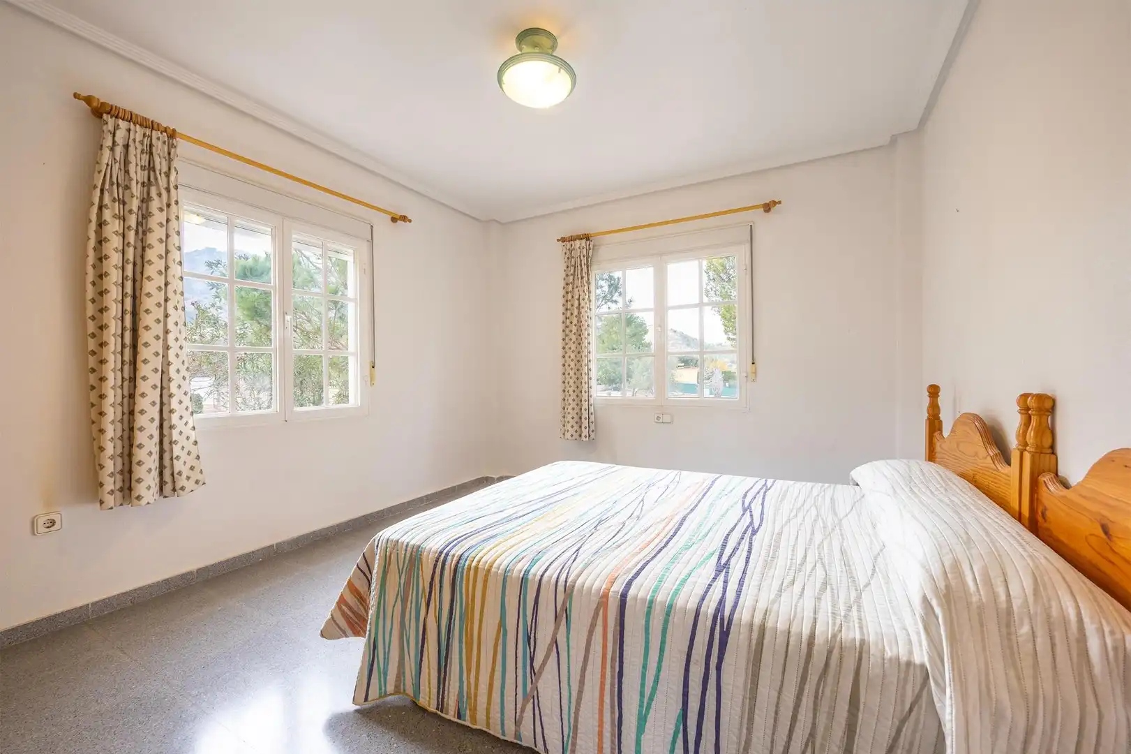 Dormitori de Casa o xalet en venda en Orihuela amb Aire condicionat, Jardí privat i Terrassa