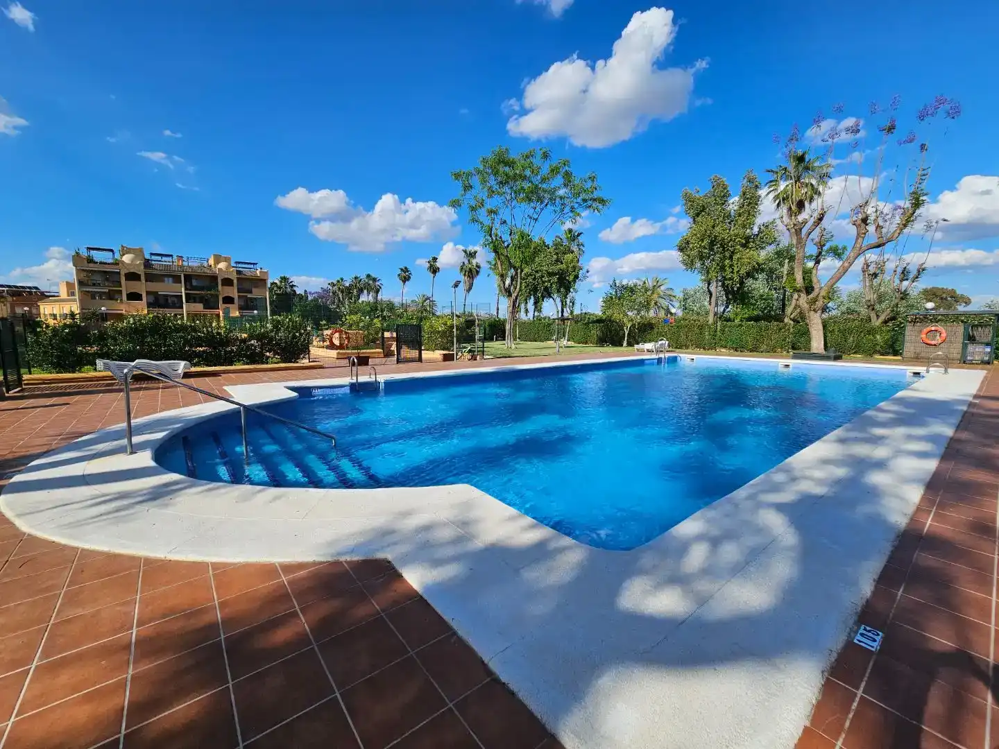 Piscina de Pis en venda en San Juan de Aznalfarache amb Aire condicionat i Piscina