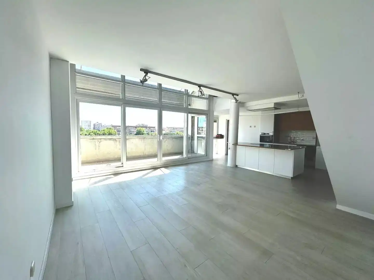 Wohnzimmer von Wohnung zur Miete in Girona mit Klimaanlage, Heizung und Parkett