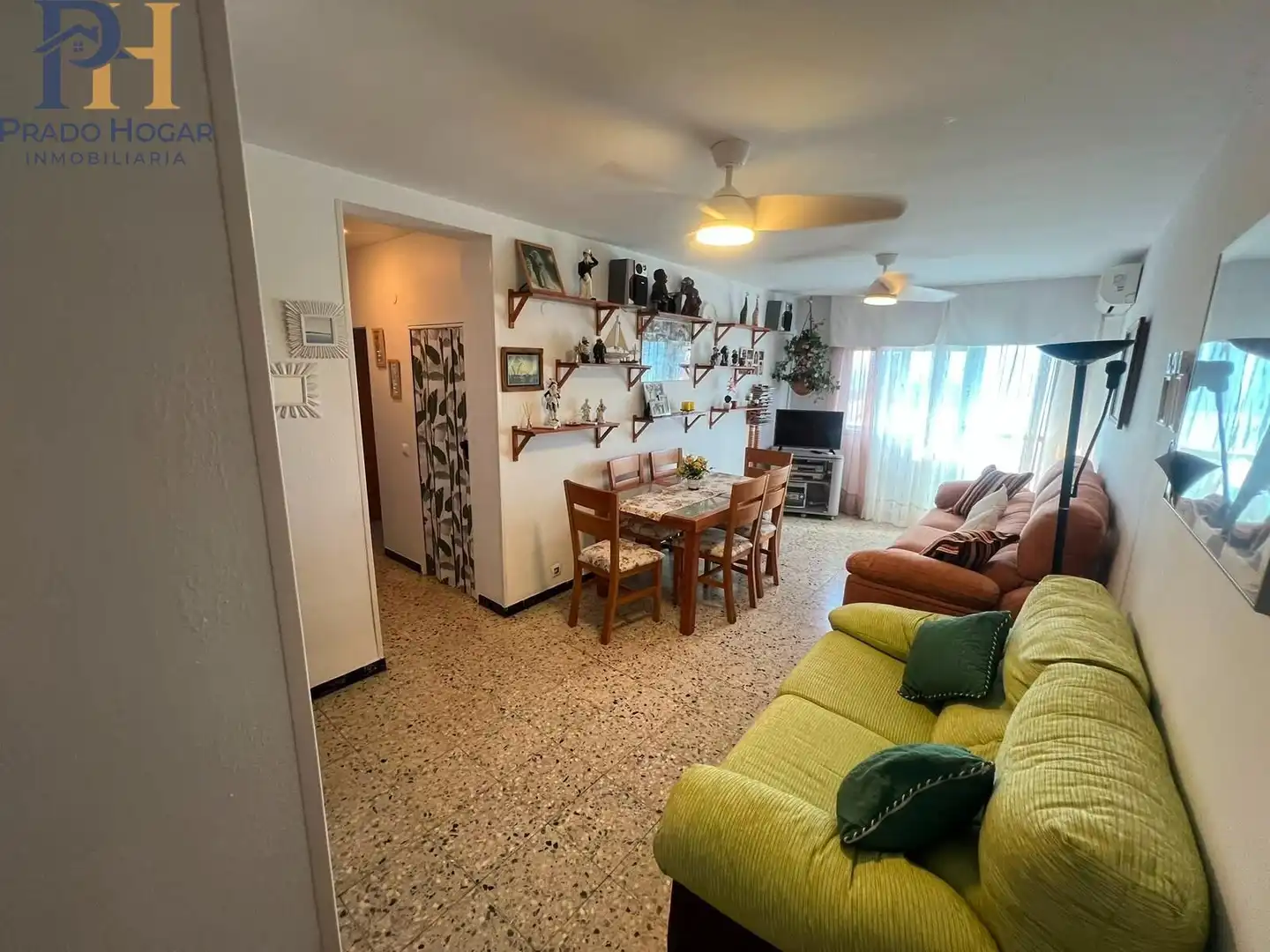 Sala de estar de Piso en venta en Cazalegas con Aire acondicionado, Terraza y Amueblado