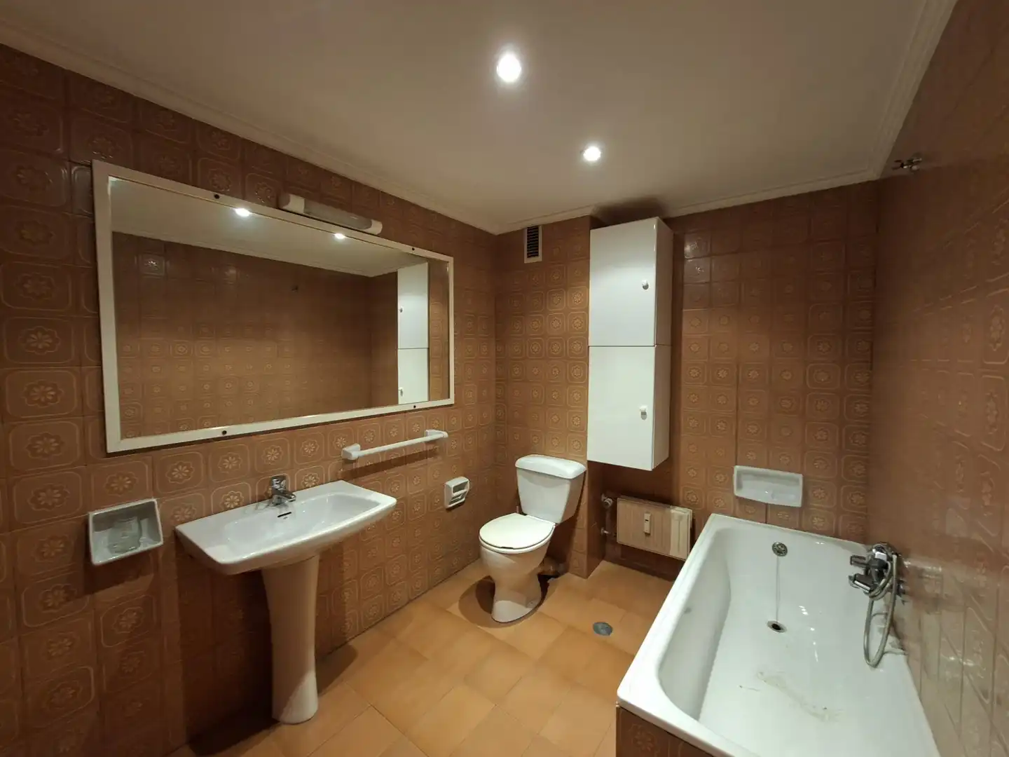 Baño de Piso en venta en Torrelavega  con Calefacción, Trastero y Balcón