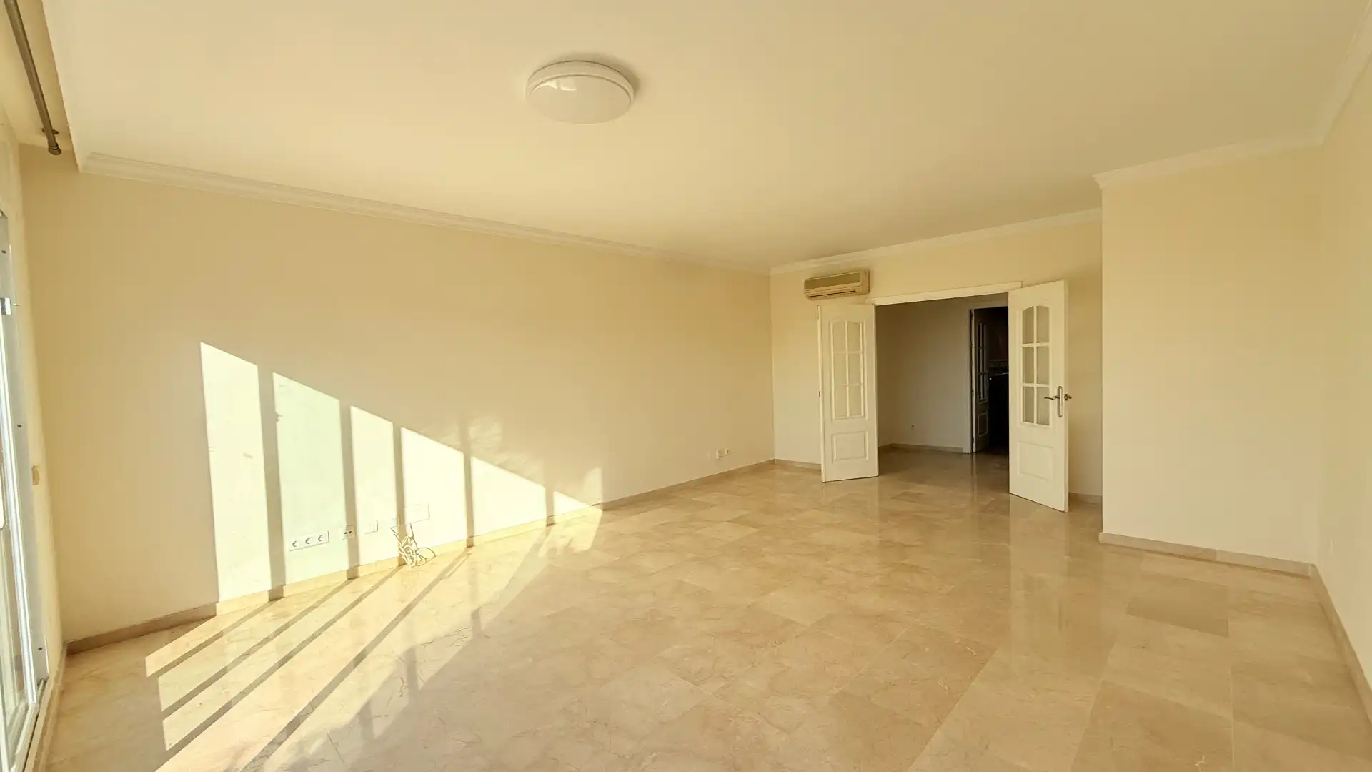 Apartamento de alquiler en Marbella con Piscina y Piscina comunitaria