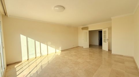 Foto 2 de Apartamento de alquiler en Romana Playa, Marbella