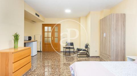 Photo 3 of Flat for rent in C/ de Sant Vicent Màrtir, La Raïosa,  Valencia Capital