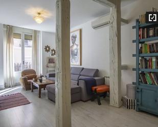 Living room of Flat to rent in  Madrid Capital  with Air Conditioner, Heating and Balcony