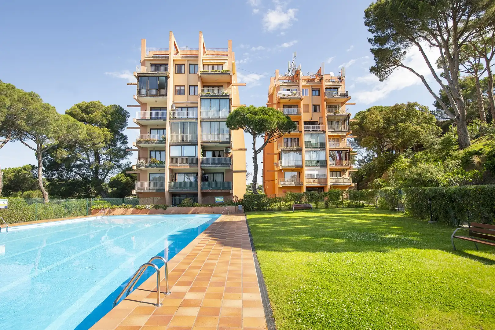 Vista exterior de Pis en venda en Castell d'Aro, Platja d'Aro i s'Agaró amb Terrassa i Piscina