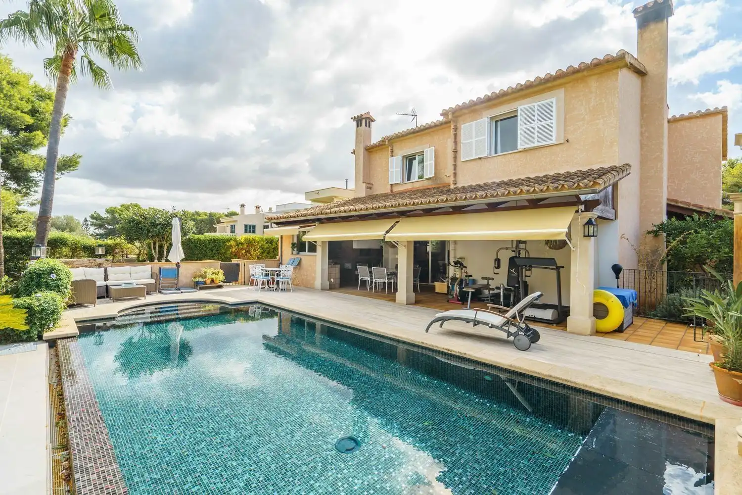 Vista exterior de Casa o xalet en venda en Llucmajor amb Aire condicionat, Jardí privat i Terrassa