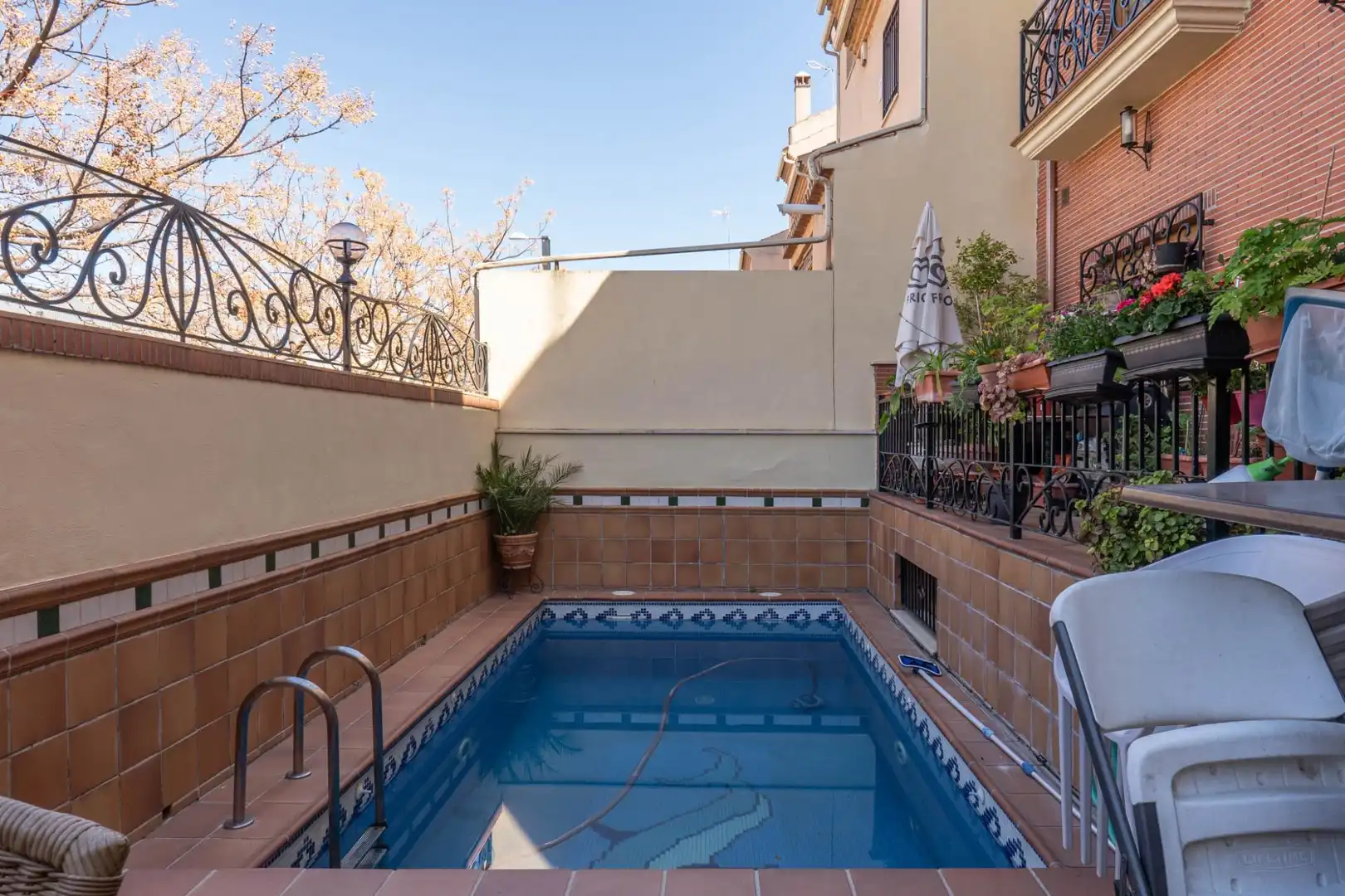 Piscina de Casa o chalet en venta en Granada con Aire acondicionado, Calefacción y Terraza