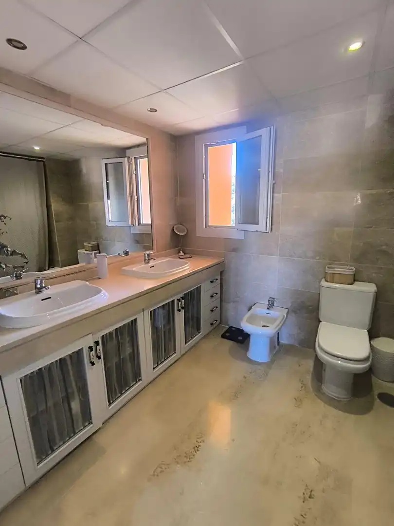 Apartament amb piscina en venda a Calahonda, imagen 25