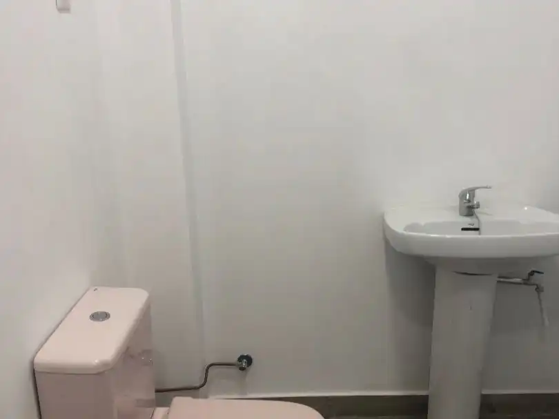 Baño de Local de alquiler en Málaga con Aire acondicionado
