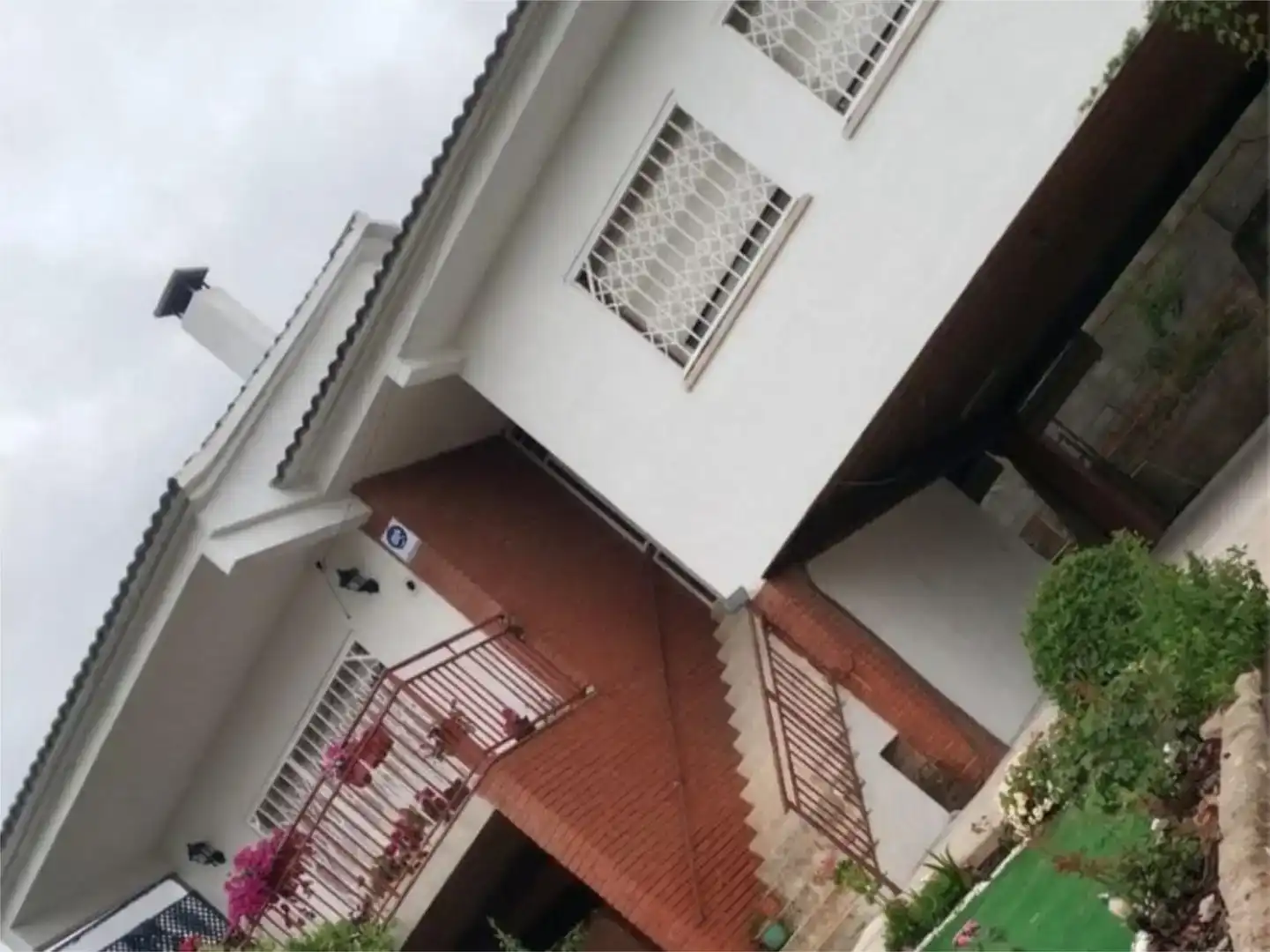 Vista exterior de Casa o xalet en venda en Barberà del Vallès amb Balcó
