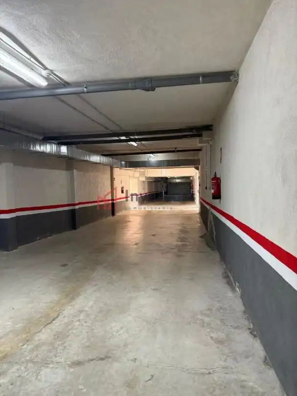 Parking de Casa adosada en venta en Castro-Urdiales con Jardín privado, Trastero y Piscina comunitaria