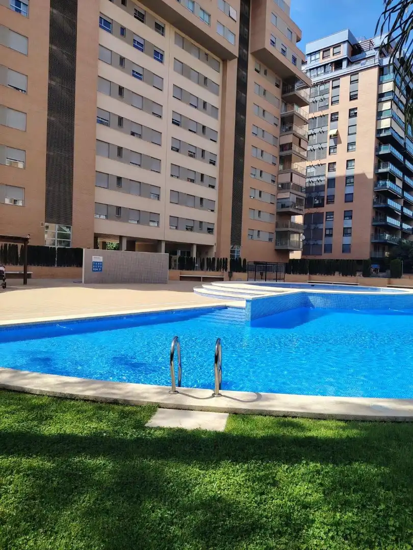 Swimming pool of Flat for sale in Mislata  with Air Conditioner, Private garden and Parquet flooring