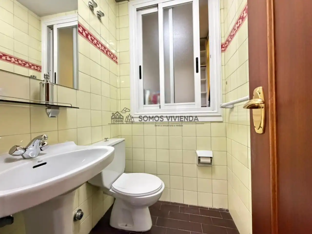 Baño de Piso de alquiler en Ourense Capital  con Calefacción y Amueblado