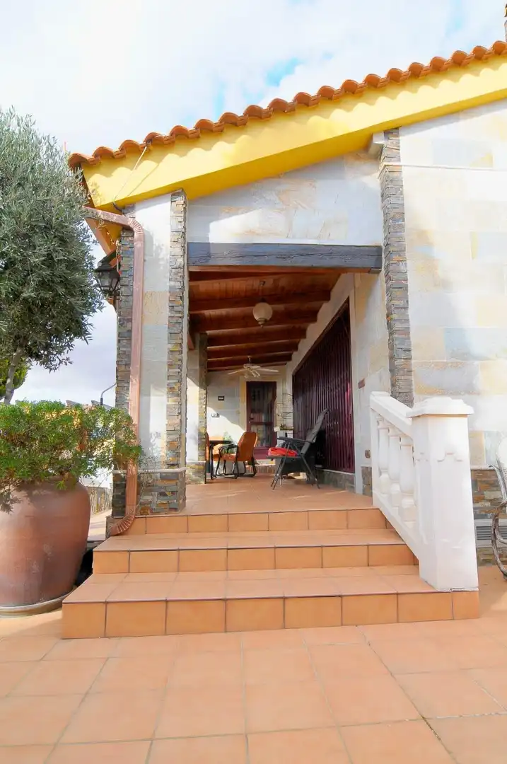 Terrassa de Casa o xalet en venda en Valdepeñas amb Terrassa, Piscina i Moblat