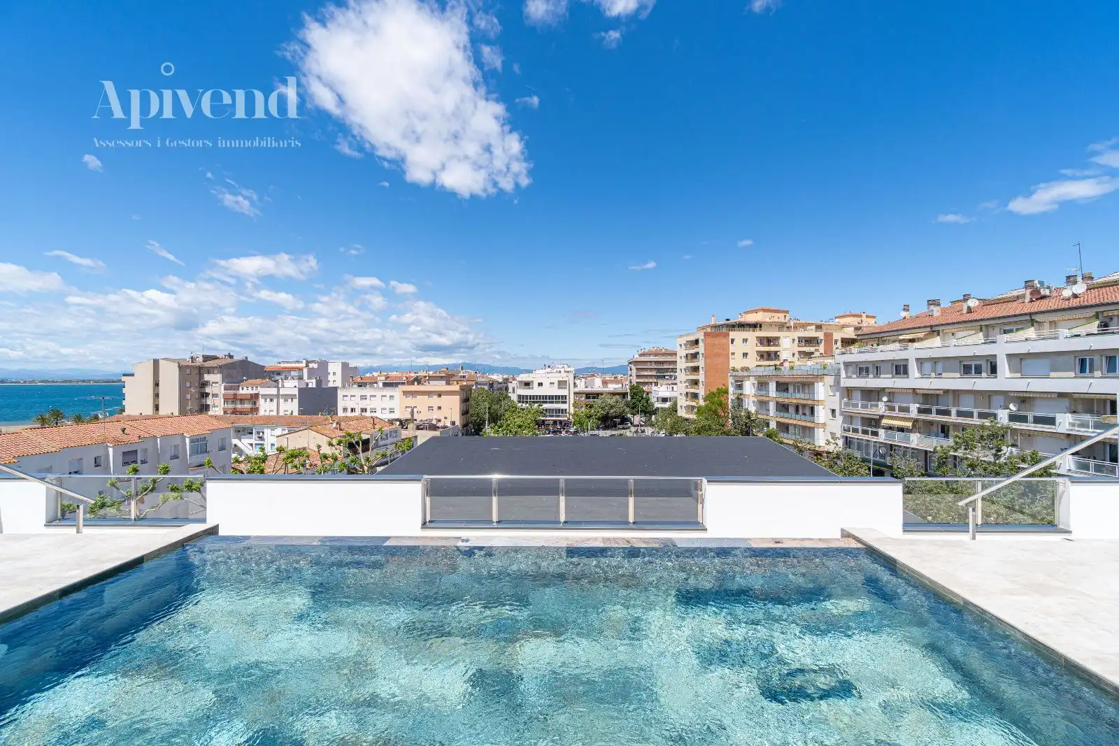 Piscina de Pis en venda en Roses amb Aire condicionat, Calefacció i Terrassa