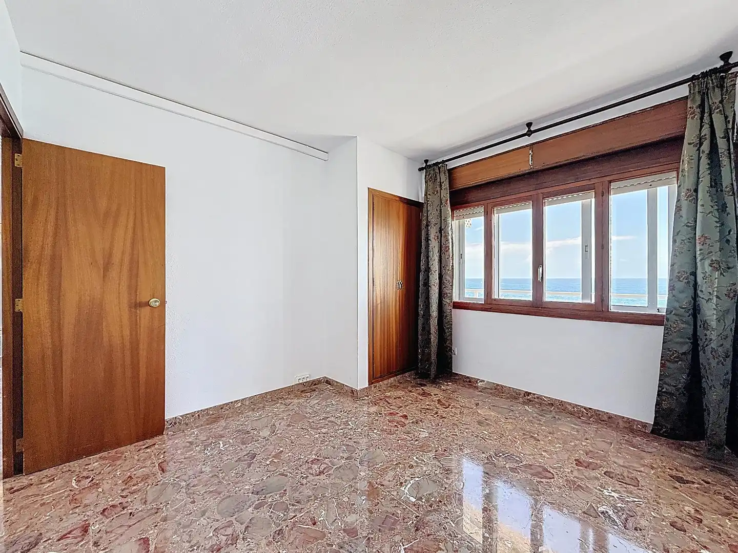 Habitación de Ático de alquiler en Fuengirola con Terraza y Amueblado