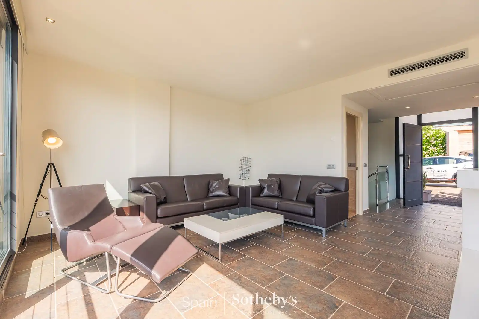 Sala d'estar de Casa adosada en venda en Begur amb Aire condicionat, Jardí privat i Terrassa