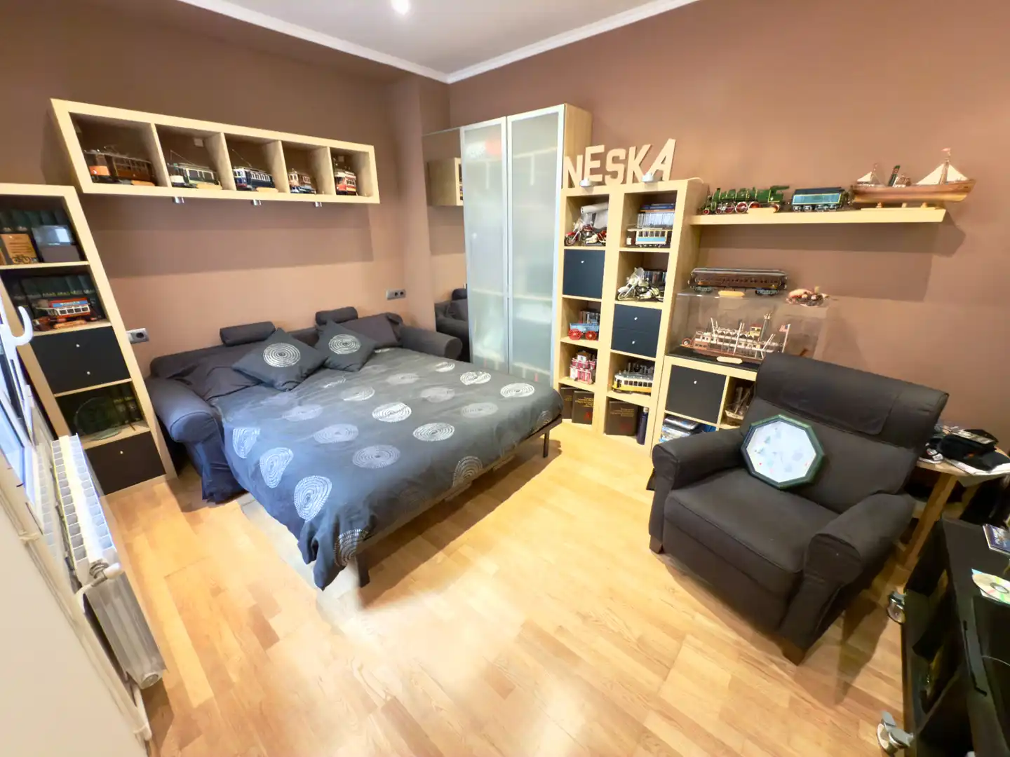 Schlafzimmer von Erdgeschoss zum Verkauf in Sant Boi de Llobregat mit Klimaanlage, Parkett und Terrasse