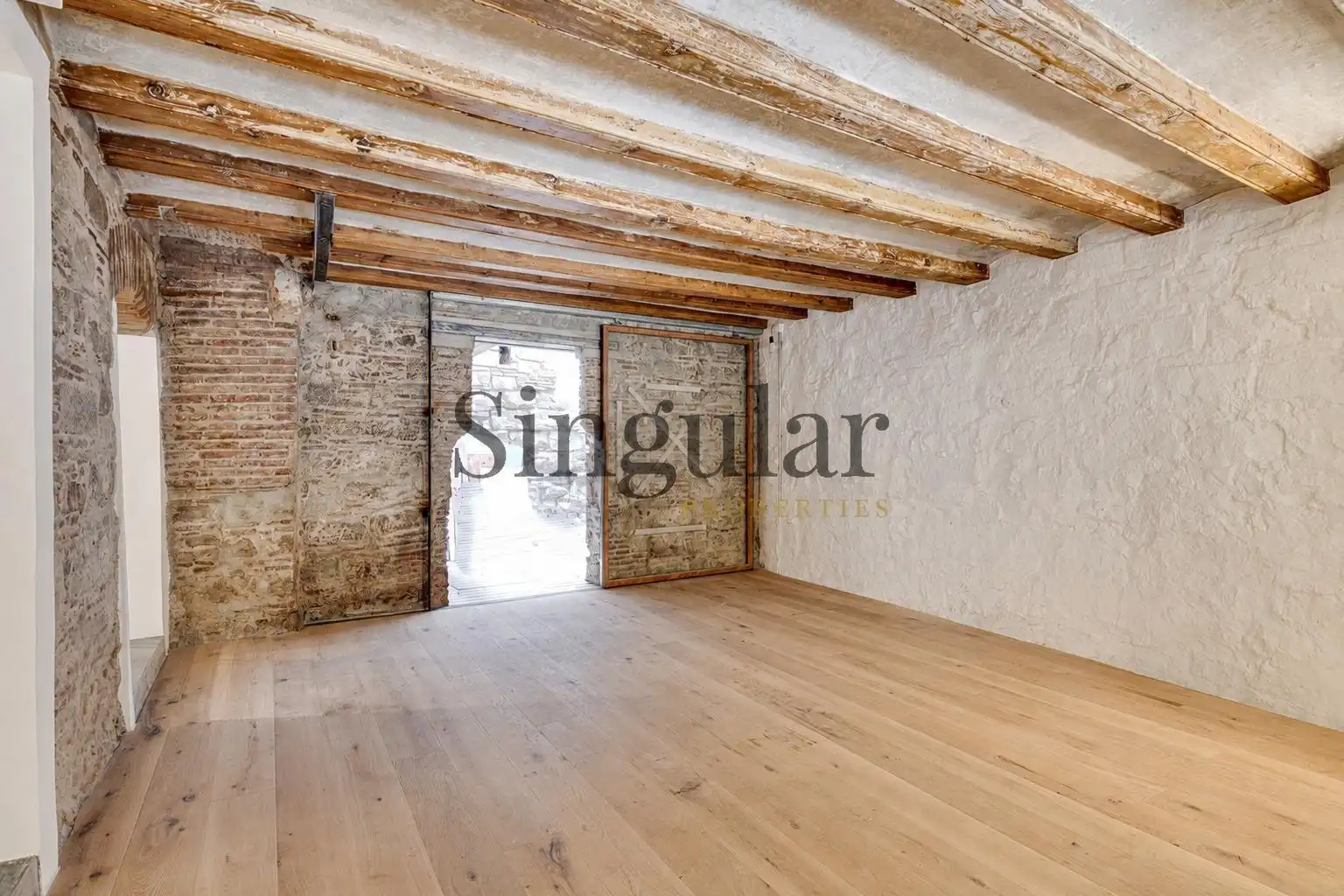 Maisonette zum Verkauf in Barcelona mit Heizung, Terrasse und Abstellraum