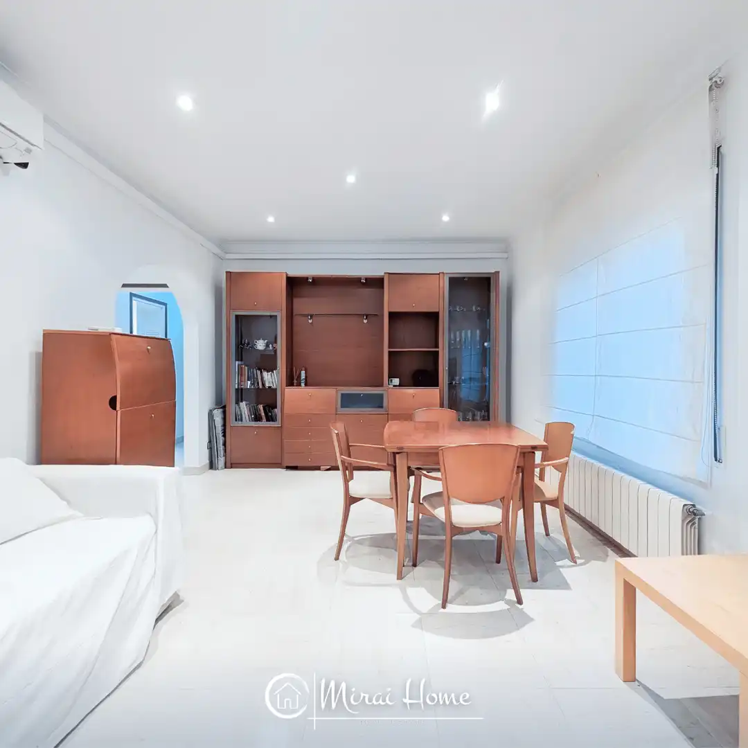 Comedor de Piso en venta en Barcelona con Calefacción, Amueblado y Horno