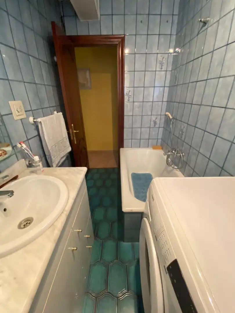 Bathroom of Flat for sale in San Martín del Rey Aurelio  with Heating, Storage room and Furnished