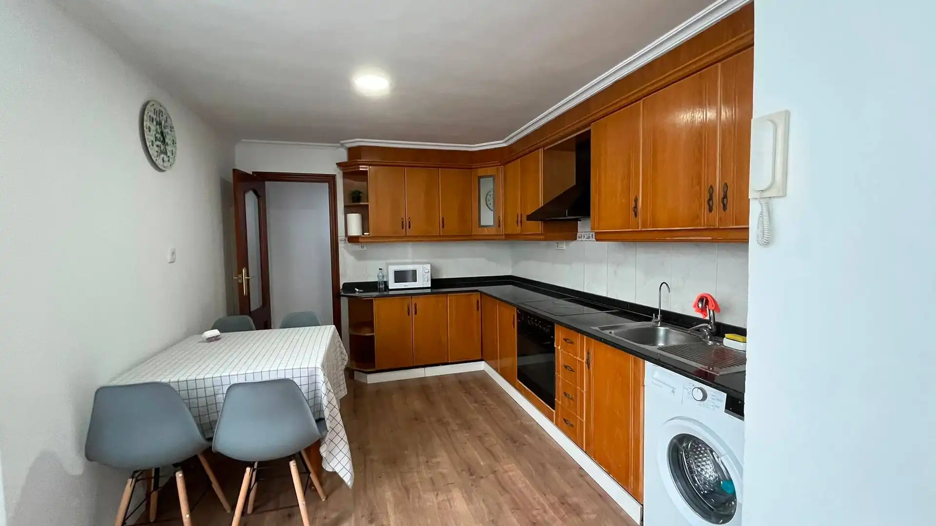 Room in Carrer Mare de Deu dels desamparats, Centro