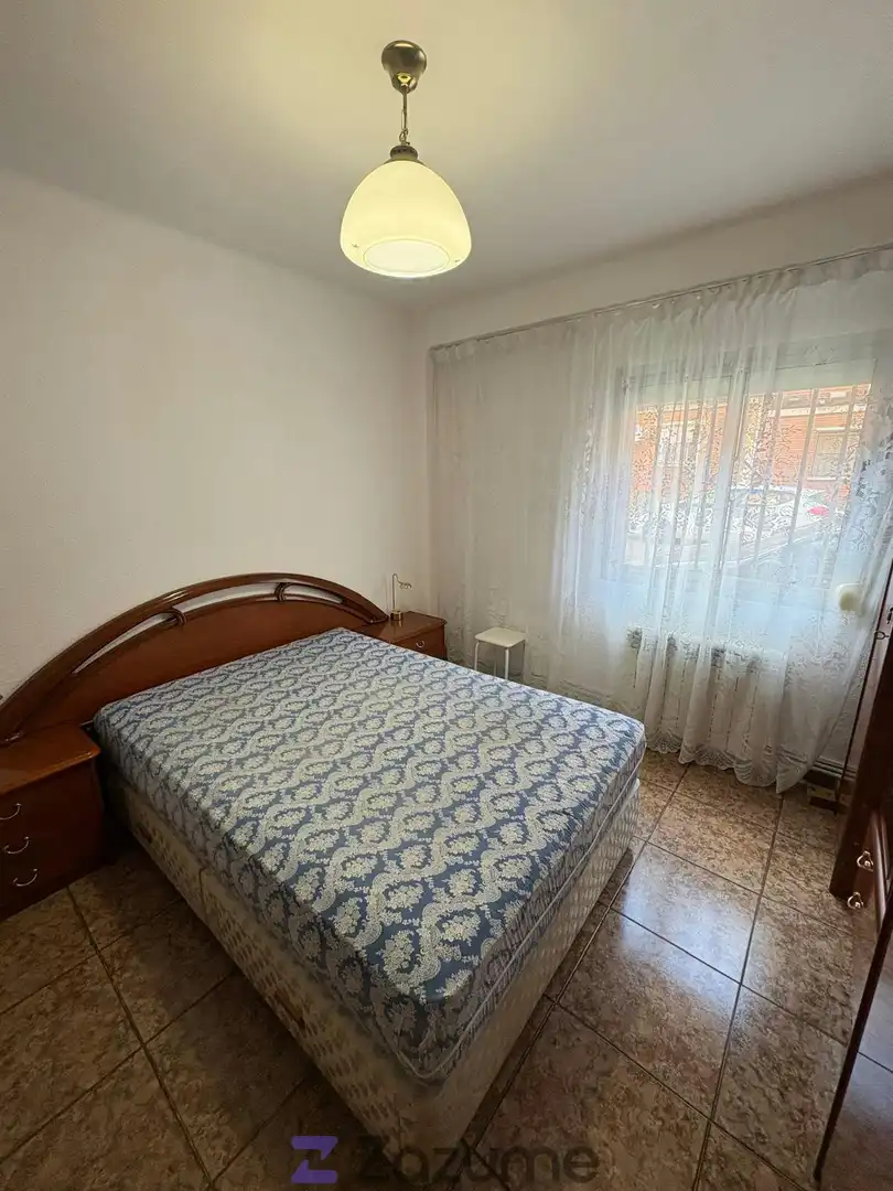 Habitación de Piso de alquiler en Zaragoza con Aire acondicionado, Calefacción y Amueblado