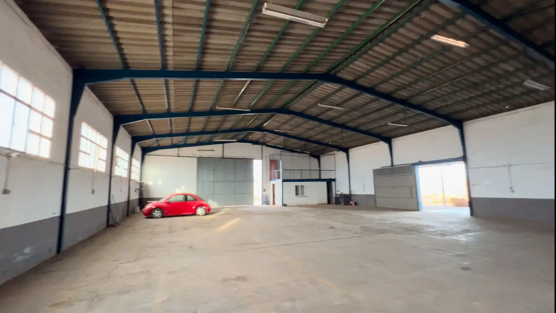 Vista exterior de Nau industrial en venda en Almería