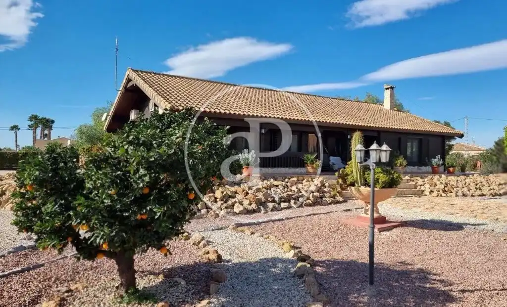Vista exterior de Casa o xalet en venda en Catral amb Aire condicionat, Calefacció i Jardí privat