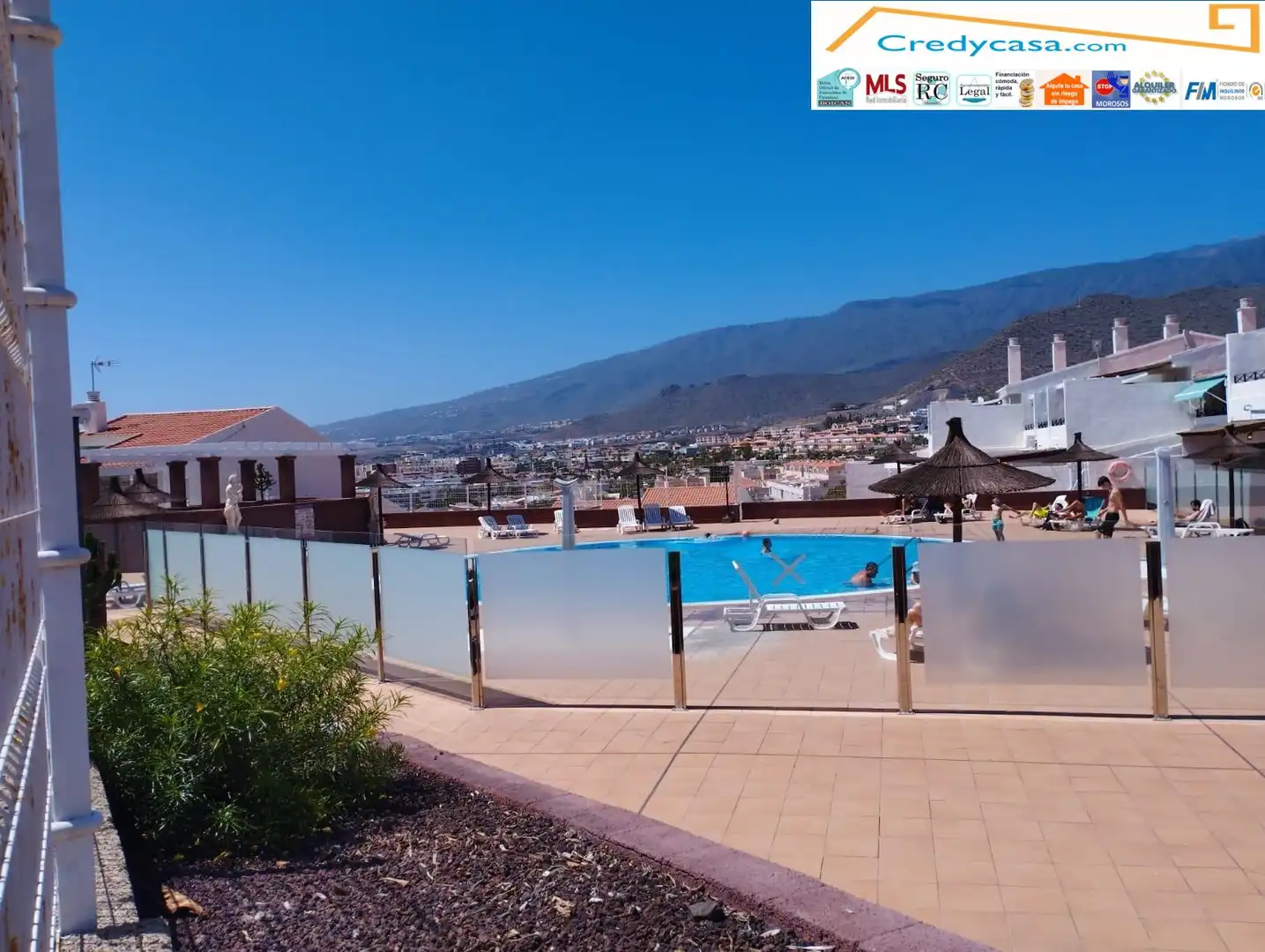Vista exterior de Pis de lloguer en Adeje amb Jardí privat, Terrassa i Moblat