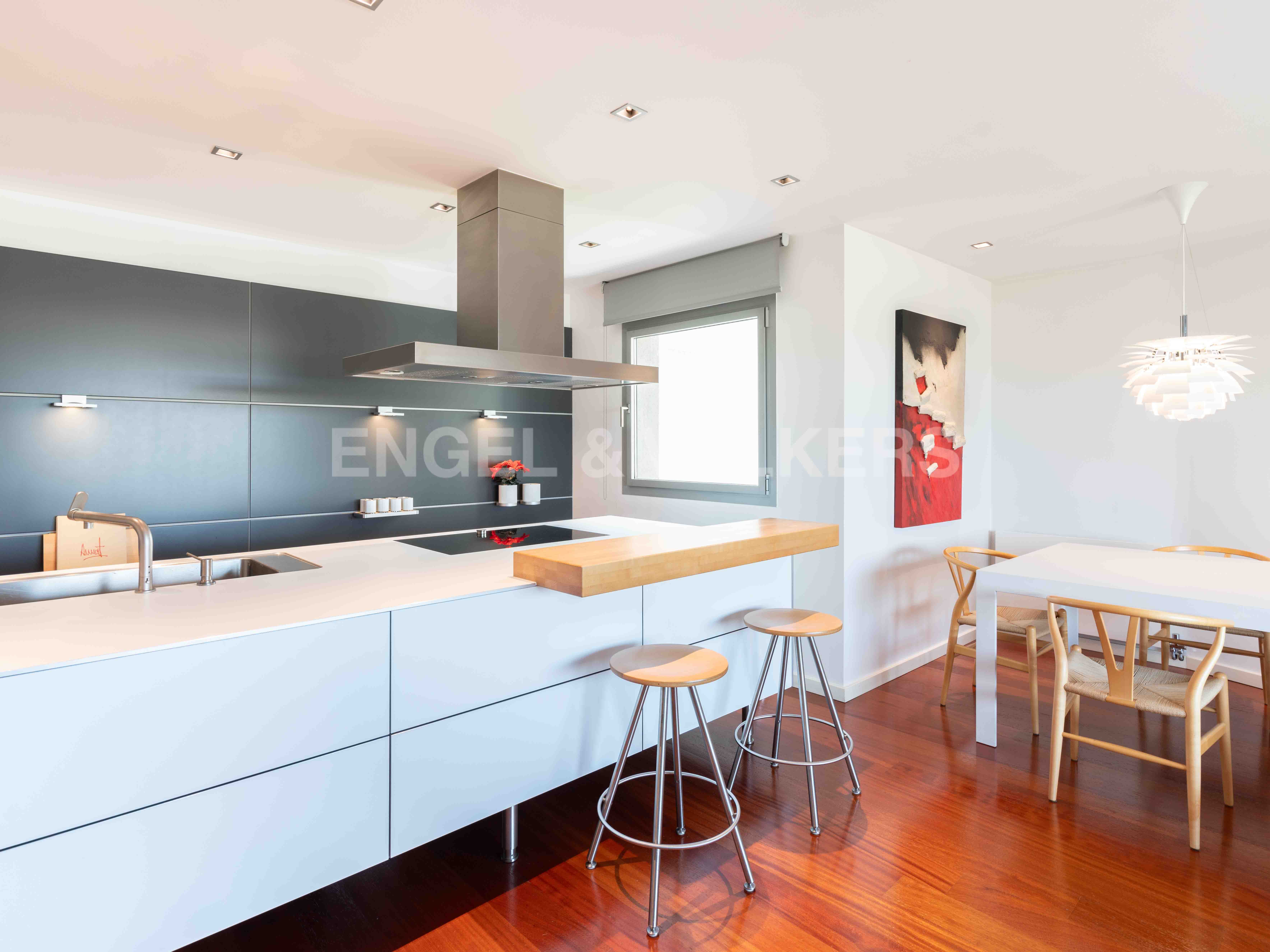 Cuina de Apartament en venda en Cerdanyola del Vallès amb Aire condicionat, Calefacció i Parquet