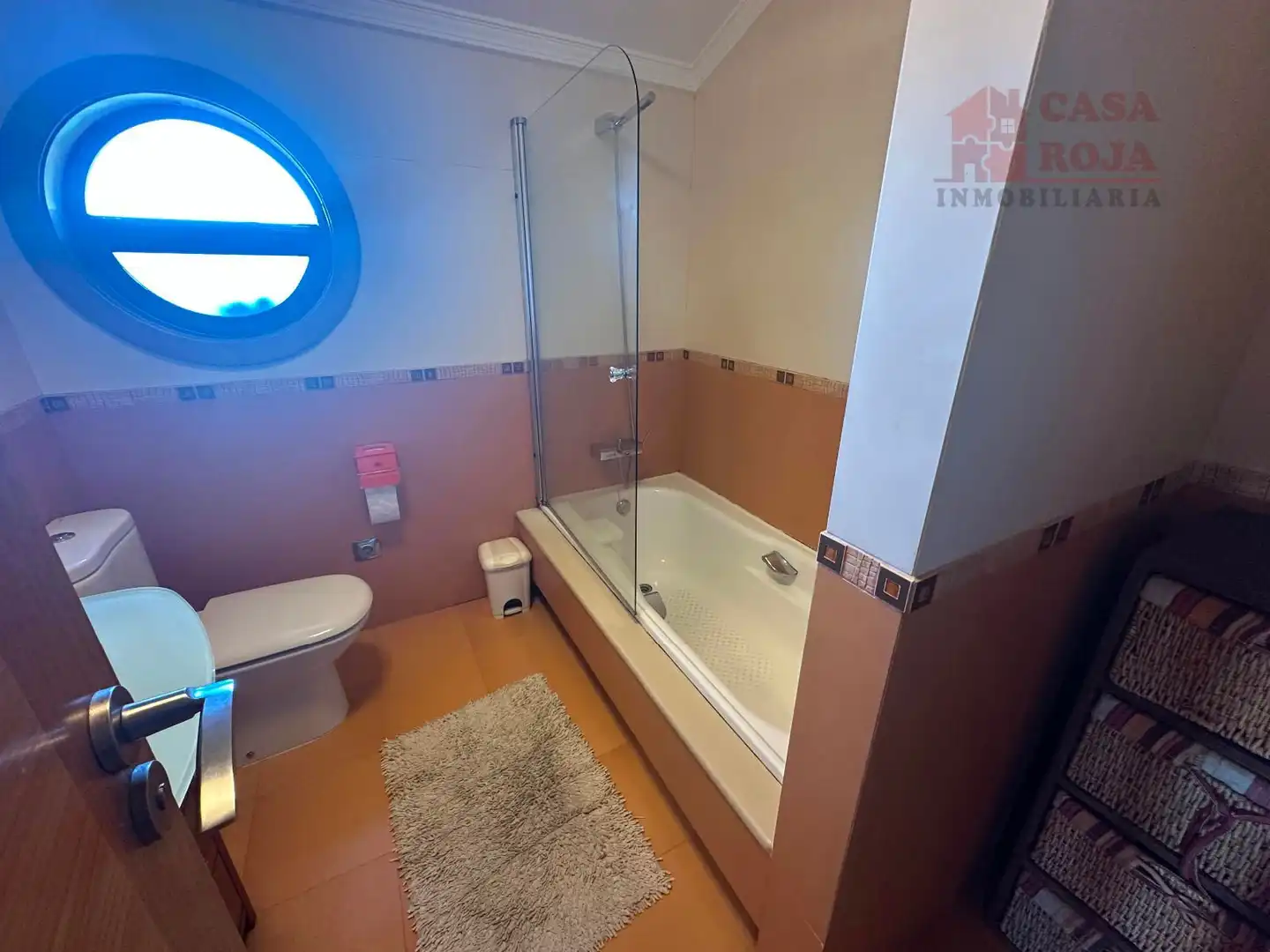 Bany de Casa o xalet en venda en Cangas  amb Calefacció, Terrassa i Traster