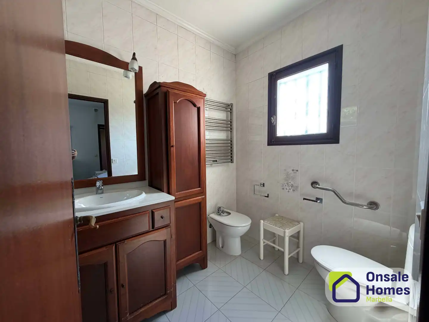 Bany de Casa o xalet en venda en Estepona amb Jardí privat, Terrassa i Traster