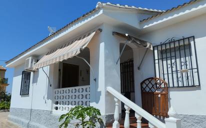 Vista exterior de Casa o xalet en venda en Turís amb Aire condicionat, Terrassa i Piscina