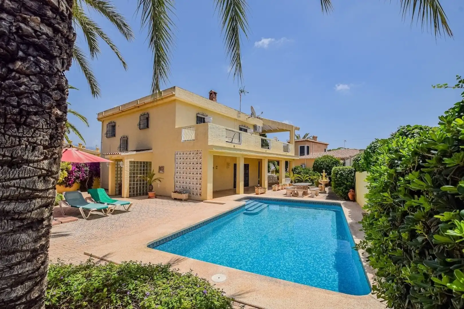 Vista exterior de Casa o chalet en venta en L'Alfàs del Pi con Aire acondicionado, Jardín privado y Piscina