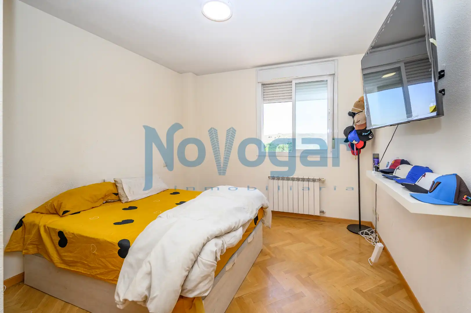 Bedroom of Flat for sale in Madrid  with Air Conditioner, Heating and Community pool