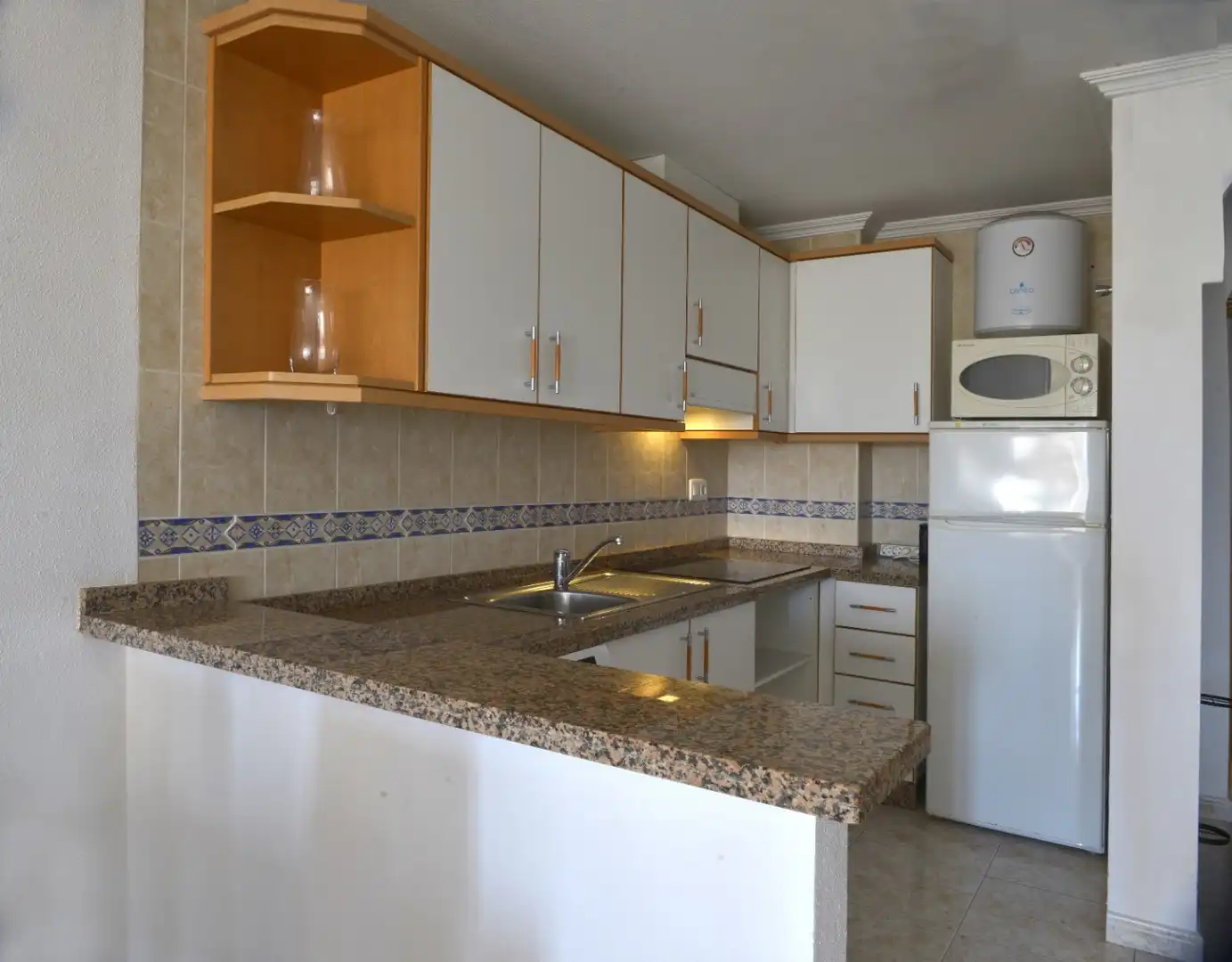 Cocina de Apartamento de alquiler en Santa Pola con Aire acondicionado, Calefacción y Amueblado