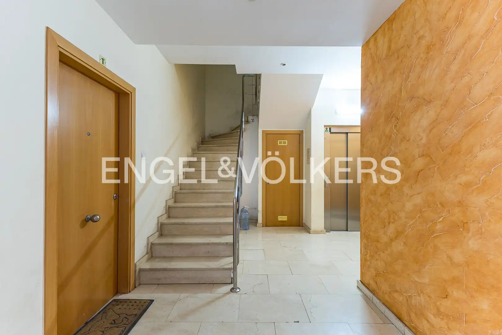Piso en venta en Vilanova i la Geltrú con Aire acondicionado, Calefacción y Trastero