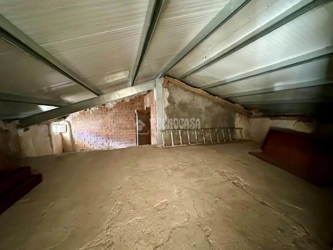 Casa adosada en venda en Los Santos de la Humosa amb Calefacció