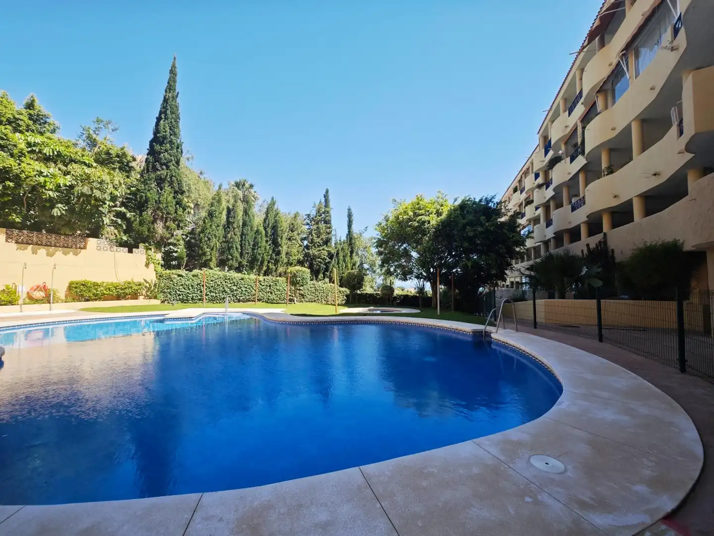 Piscina de Estudio de alquiler en Fuengirola con Aire acondicionado, Jardín privado y Terraza