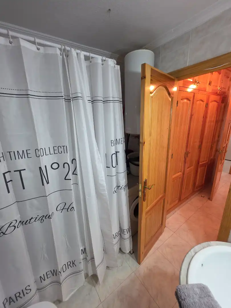 Bany de Apartament de lloguer en Torrox amb Aire condicionat, Calefacció i Moblat