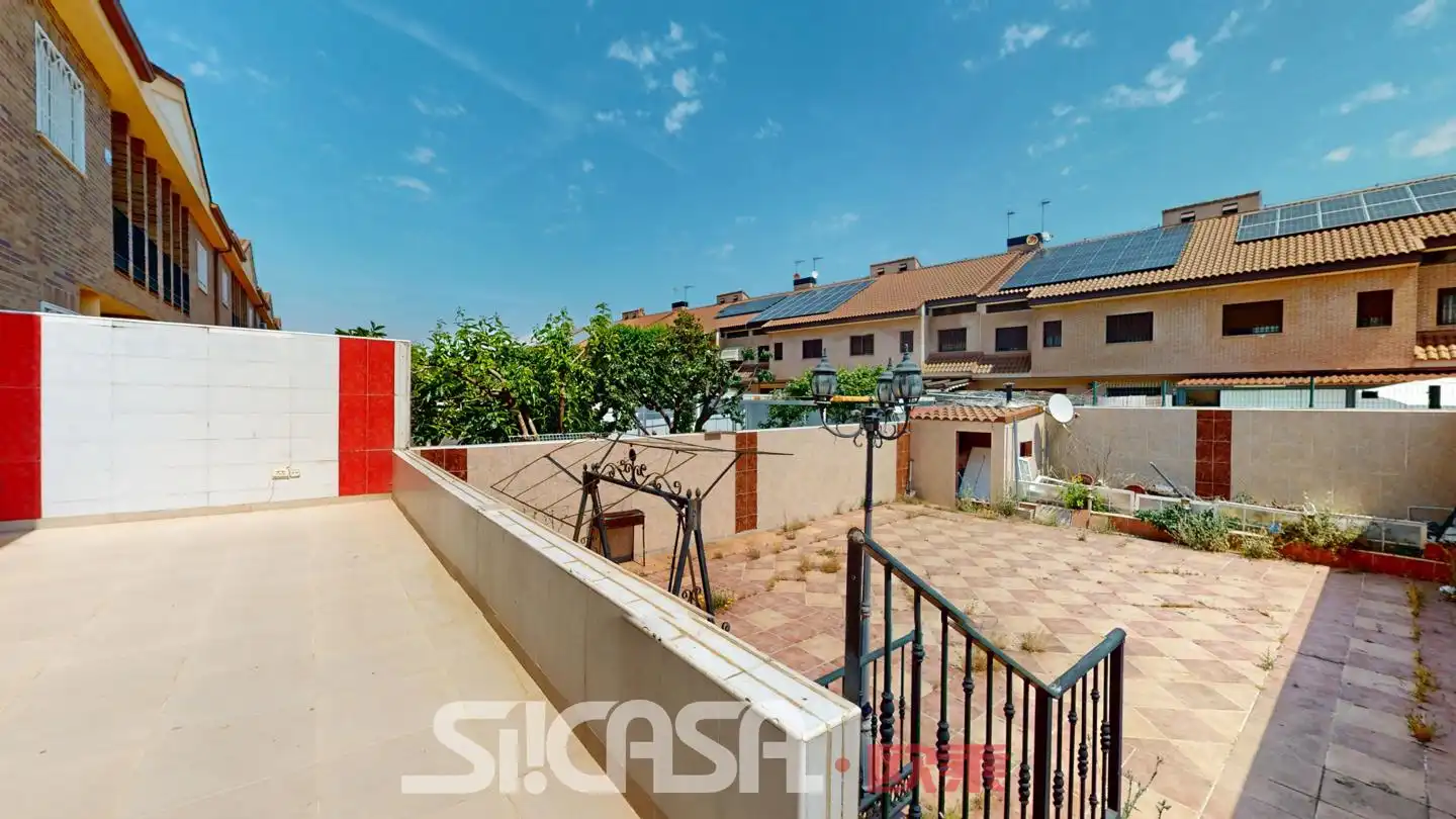 Vista exterior de Casa o xalet en venda en Torrejón de la Calzada amb Aire condicionat, Calefacció i Terrassa