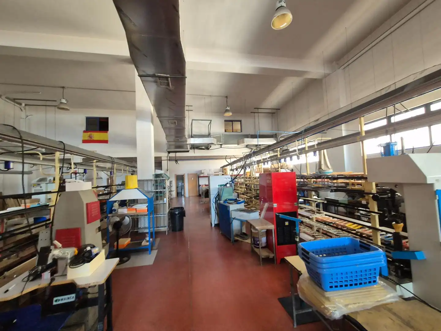 Fabrikhallen zur Miete in Elda