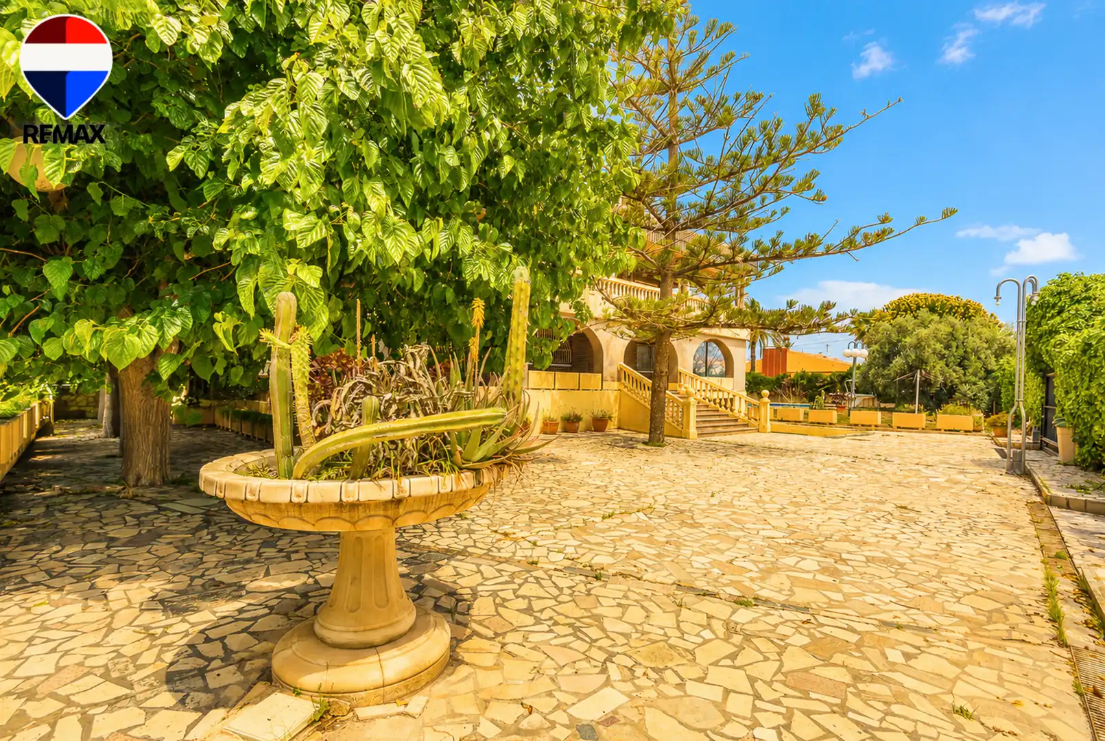 Vista exterior de Casa o xalet en venda en Sant Joan d'Alacant amb Aire condicionat, Jardí privat i Terrassa