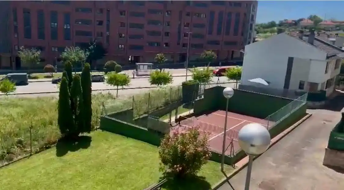 Vista exterior de Casa o xalet en venda en Santander amb Calefacció, Jardí privat i Parquet