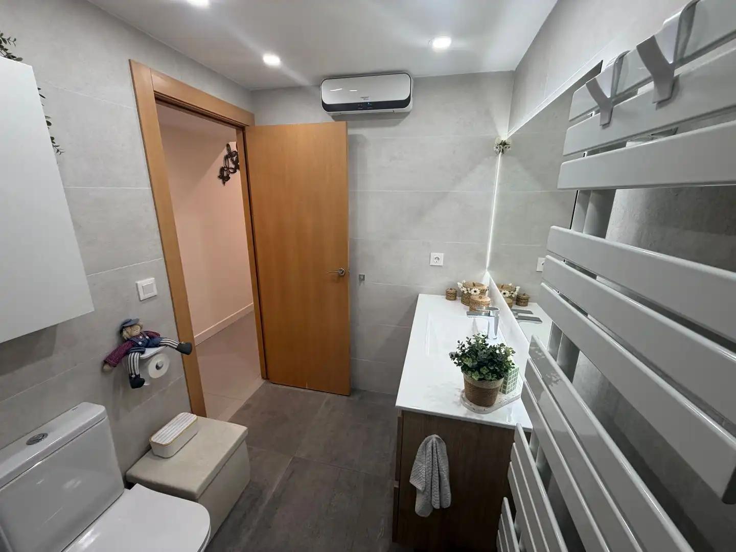 Baño de Piso en venta en Girona con Aire acondicionado, Jardín privado y Terraza